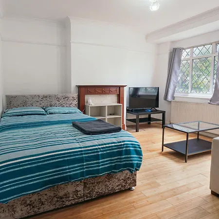 2 Bed, Wembley, Ealing, London Apartment Exterior photo
