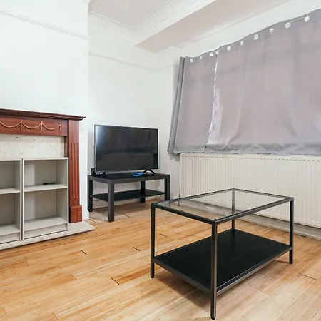 2 Bed, Wembley, Ealing, London Apartment Exterior photo